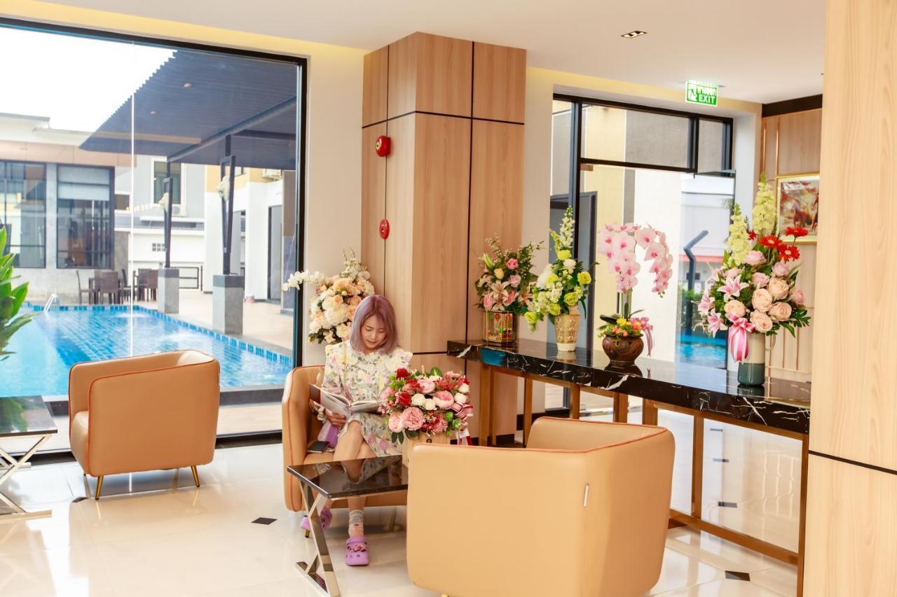 Siri Hotel Lumphun Ban Pa Daet Exterior foto